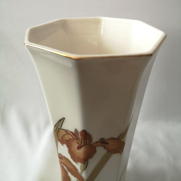 Gorgeous Vintage Hand-painted Vase with Floral Design w Copper, Gold Trim, Green - Picture 3 of 6